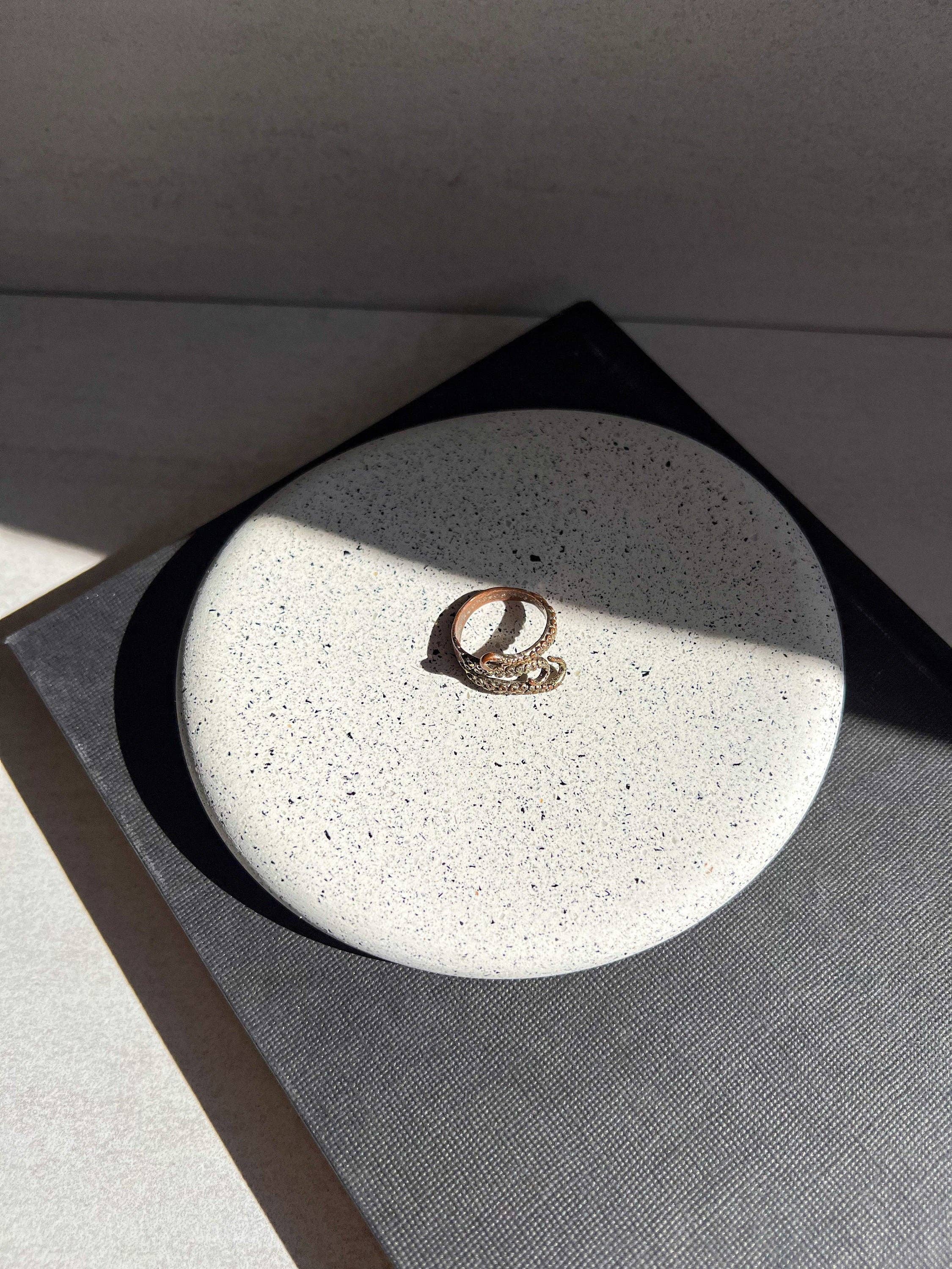 Pebble Tray, Asymmetrical Tray, Oblong Dish, Jewelry Display, Irregular Tray, Trinket Tray, Concrete Decor, Unique Tray, Minimalist, Chunky: White / Large - 7.75