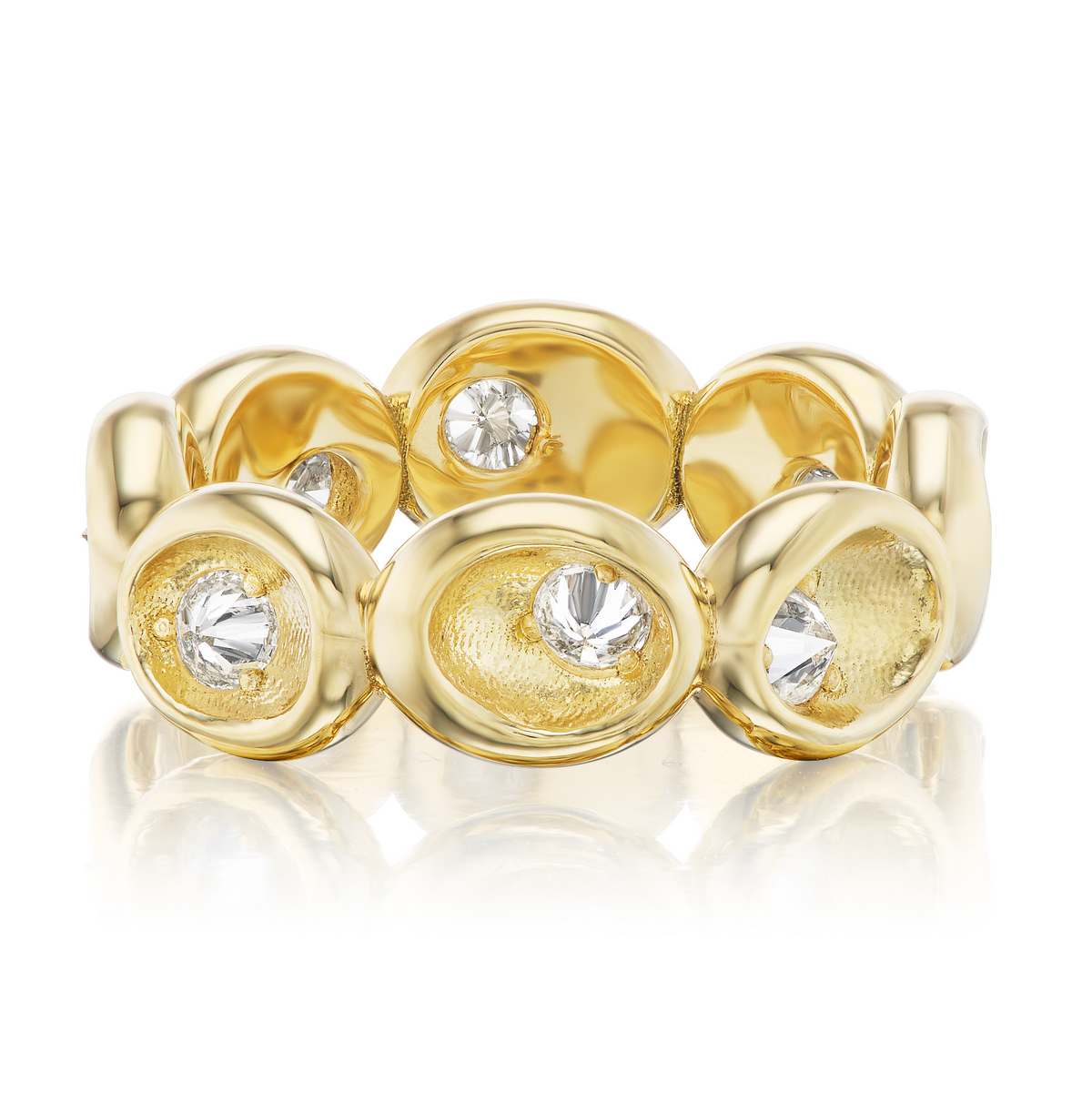 Front view of AnaKatarina’s Pebble eternity ring in 18k gold, featuring two alternating pebble shapes and inverted-set diamonds.