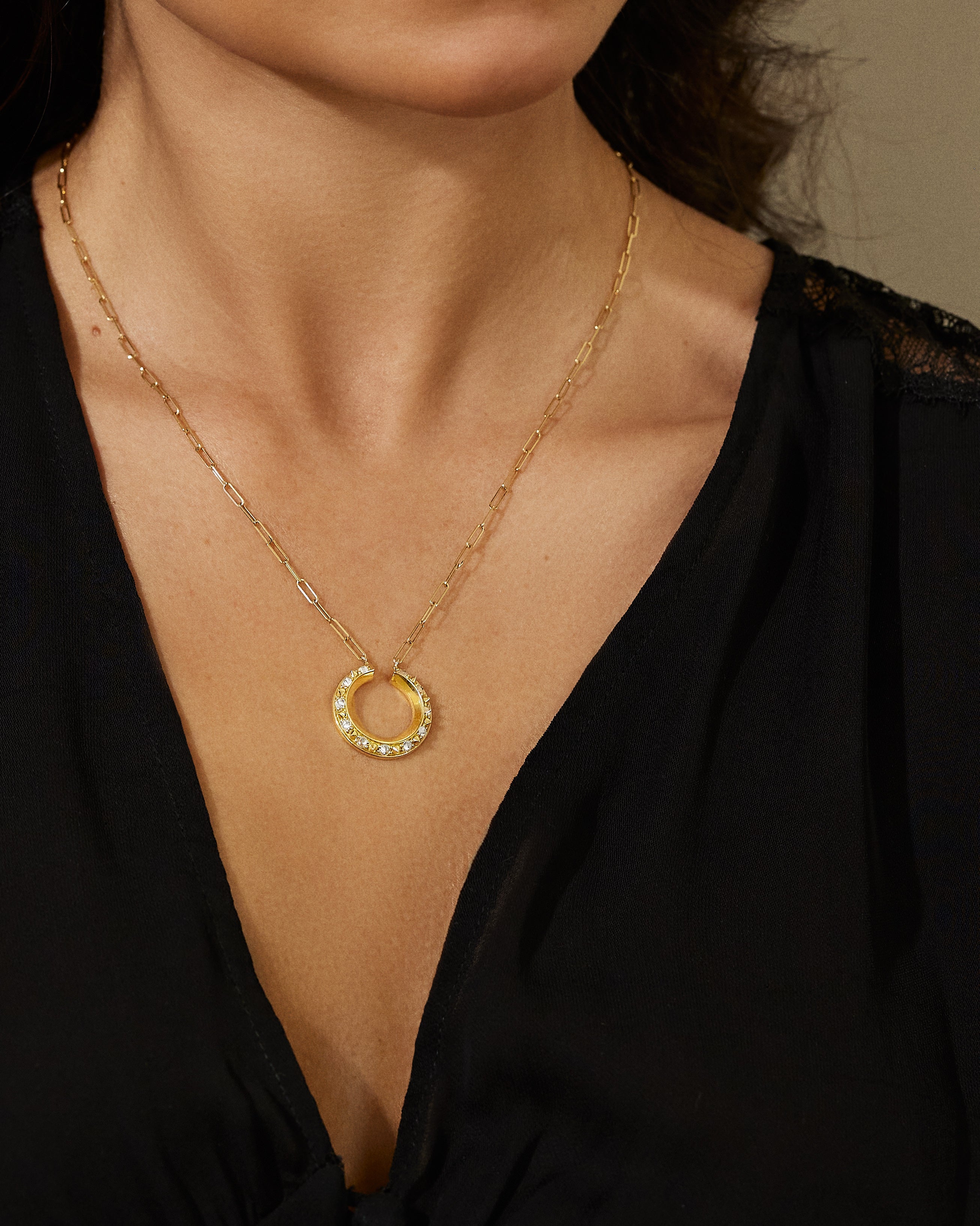 Attitude Twist Diamond Necklace